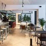 Neu Residences Smart Aparthotel 4*