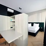 Aparthotel Neu Residences Smart 4*