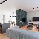 Neu Residences Smart Aparthotel